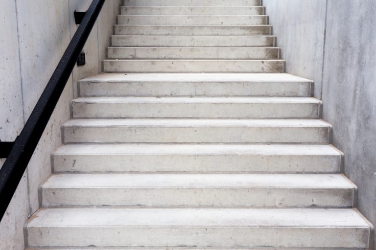 Betontreppe im Garten bauen » Anleitung in 6 Schritten