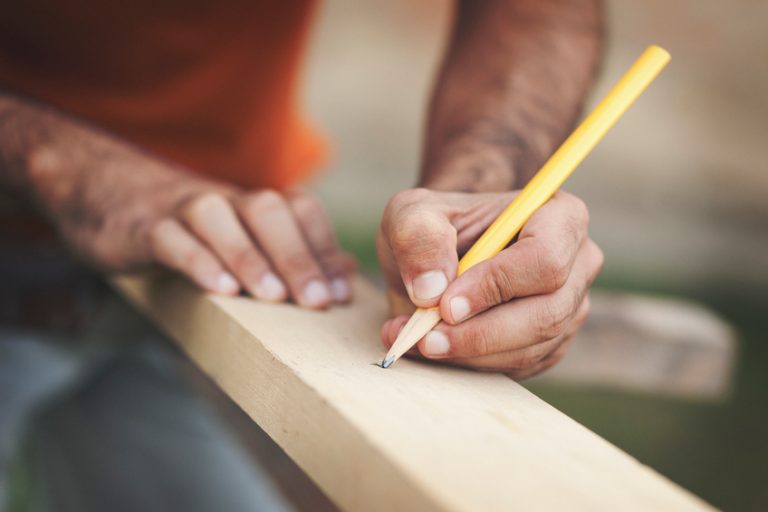 Tür für den Holzzaun selber bauen Anleitung