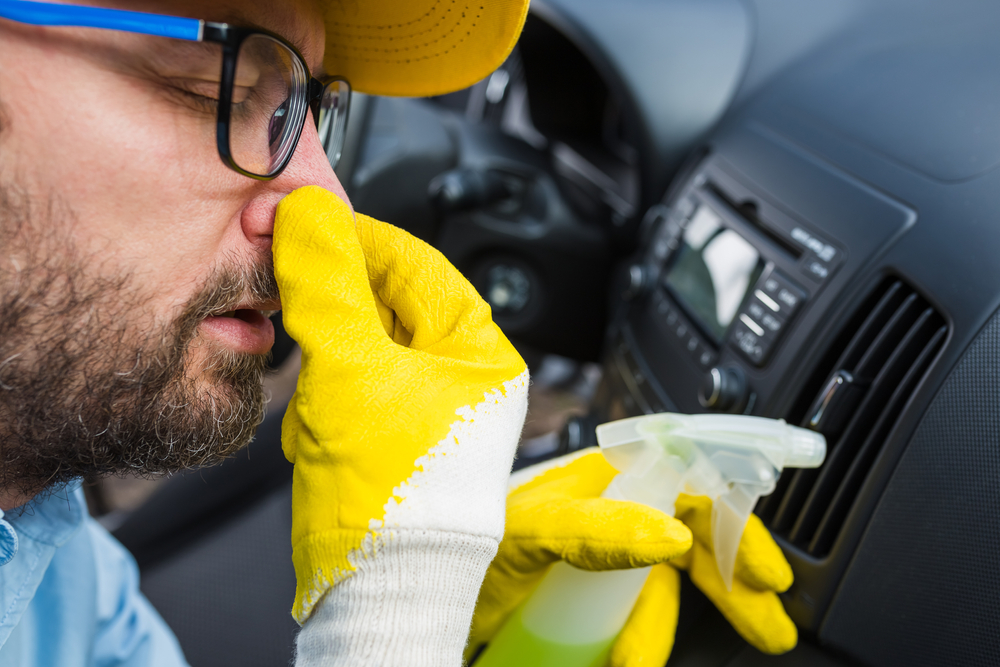 Caramba - Viele kennen es: Die Klimaanlage im Auto stinkt 🙄 Das muss kein  Dauerzustand bleiben. Mit dem Klimaanlagen Desinfektion Spray vertreibt ihr  alle unangenehmen Gerüche und auch Bakterien und Pilze. Besonders